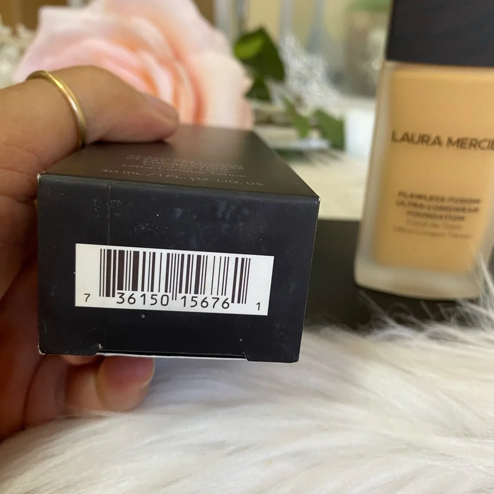 Laura Mercier Flawless Fusion Longwear Liquid Foundation BUTTERSCOTCH 2W2 30ml